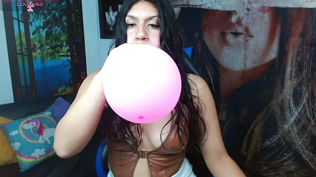 Snapshot of gigi_gilt_ chatting on June 24, 8:41 pm gigi gilt online show from June 24, 8:41 pm