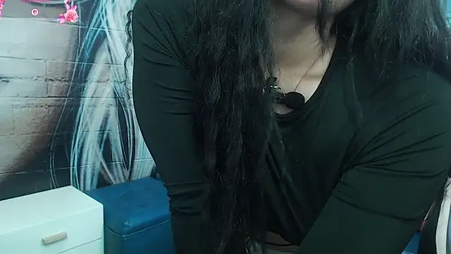 Snapshot of gigi_gilt_ chatting on July 28, 7:39 pm gigi gilt online show from July 28, 7:39 pm