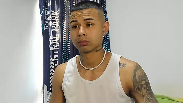 Snapshot of _Logan_Colton_ chatting on October 22, 9:14 pm Logan Colton online show from October 22, 9:14 pm