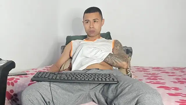  Logan Colton  online show from June 9, 9:59 pm