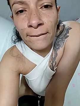 Snapshot of kim_lebanon chatting on October 2, 4:19 am kim lebanon online show from October 2, 4:19 am