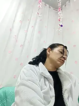 Snapshot of kim_lebanon chatting on October 10, 7:51 am kim lebanon online show from October 10, 7:51 am