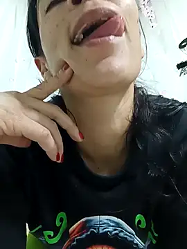 Snapshot of kim_lebanon chatting on November 2, 4:04 am kim lebanon online show from November 2, 4:04 am