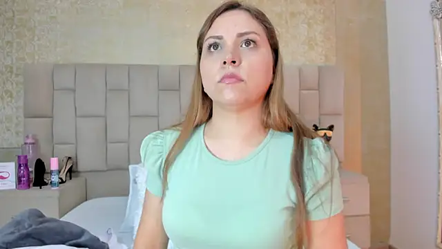 Snapshot of cloesummerr_ chatting on October 22, 1:11 pm cloesummerr online show from October 22, 1:11 pm