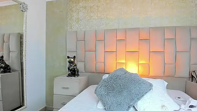 Snapshot of cloesummerr_ chatting on November 25, 1:22 pm cloesummerr online show from November 25, 1:22 pm