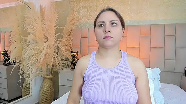 Snapshot of cloesummerr_ chatting on December 5, 12:47 pm cloesummerr online show from December 5, 12:47 pm