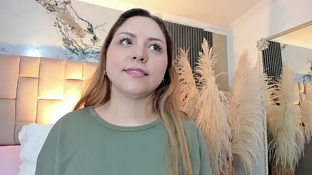 cloesummerr  online show from April 25, 12:30 pm