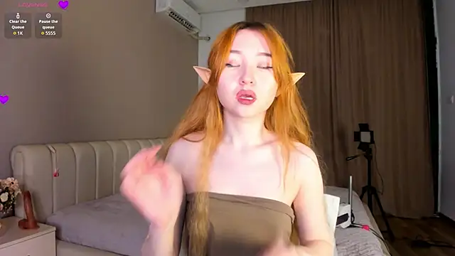 Clarity Yumi online show from October 31, 2:51 pm