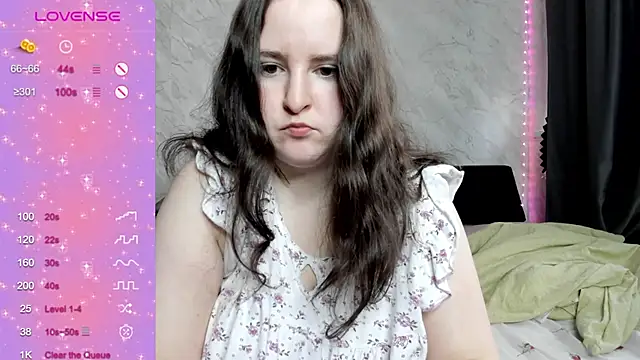 Snapshot of alice_allens chatting on October 7, 8:55 am alice allens online show from October 7, 8:55 am