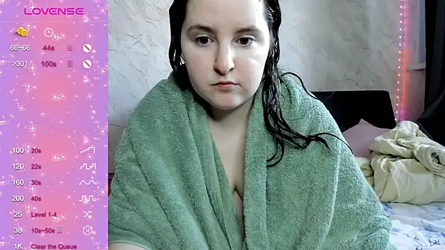 Snapshot of alice_allens chatting on October 12, 10:47 am alice allens online show from October 12, 10:47 am