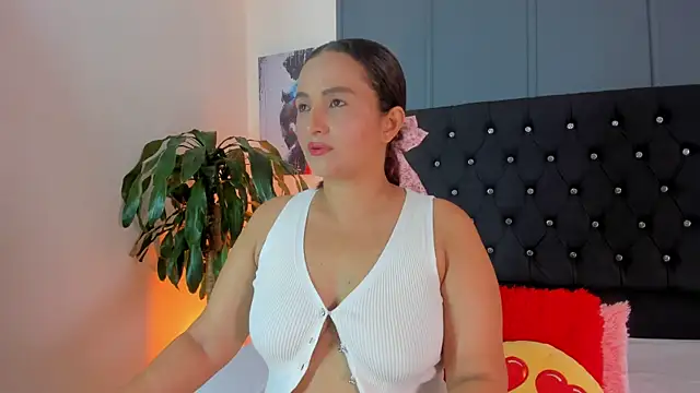 Snapshot of Zafiro__Brown chatting on May 28, 2:58 pm Zafiro Brown online show from May 28, 2:58 pm