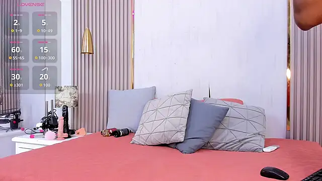 Skylar Smith  online show from October 21, 12:39 pm