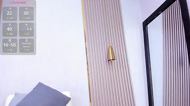 Skylar Smith  online show from October 28, 12:30 pm