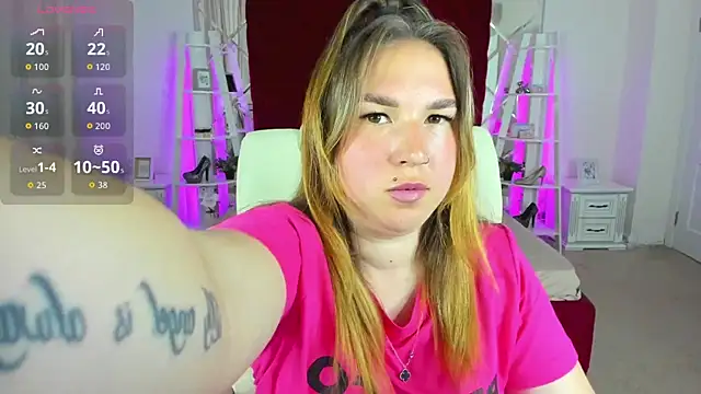 Snapshot of Sofii_darling chatting on June 4, 4:35 pm Sofii darling online show from June 4, 4:35 pm