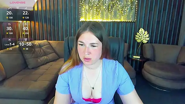 Snapshot of Sofii_darling chatting on June 14, 4:31 pm Sofii darling online show from June 14, 4:31 pm