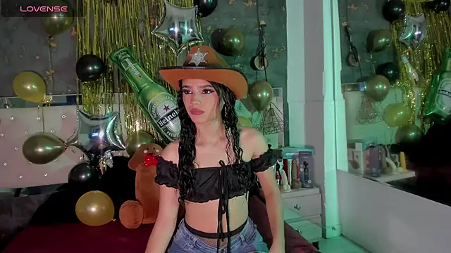 Viiolettlopez online show from October 2, 12:56 pm