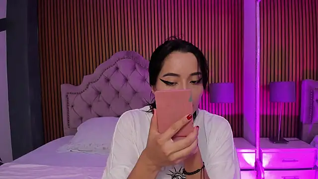 Snapshot of Starbutterflyy_ chatting on November 4, 4:11 am Starbutterflyy online show from November 4, 4:11 am