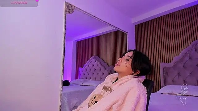 Snapshot of Starbutterflyy_ chatting on November 29, 4:04 am Starbutterflyy online show from November 29, 4:04 am