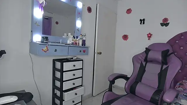 Snapshot of soffy_rosses chatting on May 28, 1:58 am soffy rosses online show from May 28, 1:58 am