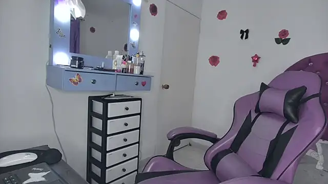 Snapshot of soffy_rosses chatting on June 4, 3:34 am soffy rosses online show from June 4, 3:34 am