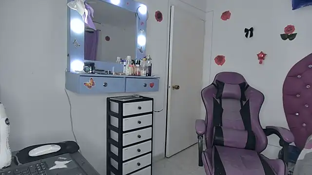 Snapshot of soffy_rosses chatting on July 20, 1:53 am soffy rosses online show from July 20, 1:53 am