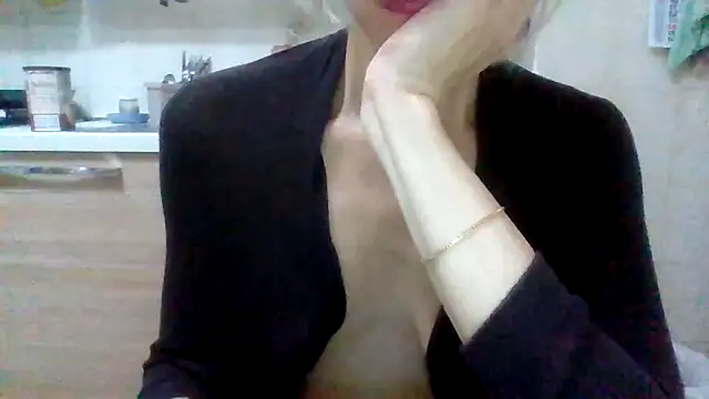 Snapshot of Kelly80 chatting on June 28, 3:23 am Kelly80 online show from June 28, 3:23 am