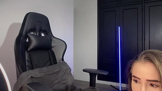 s meow online show from November 8, 3:45 pm