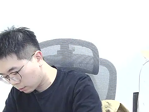 Snapshot of Adzard65 chatting on October 29, 3:25 pm Adzard65 online show from October 29, 3:25 pm