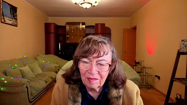 Snapshot of Betty_Brick chatting on December 22, 1:41 pm Betty Brick online show from December 22, 1:41 pm