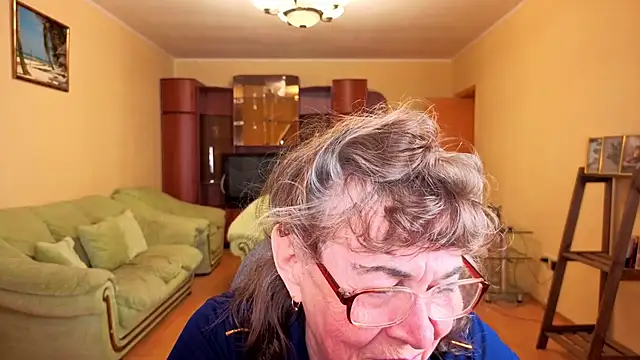 Snapshot of Betty_Brick chatting on January 8, 2:30 pm Betty Brick online show from January 8, 2:30 pm