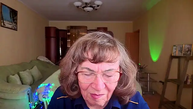 Snapshot of Betty_Brick chatting on January 11, 6:51 am Betty Brick online show from January 11, 6:51 am