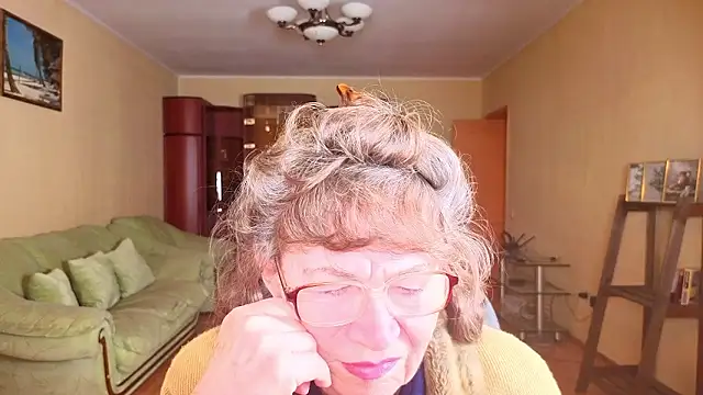 Snapshot of Betty_Brick chatting on January 14, 1:39 pm Betty Brick online show from January 14, 1:39 pm