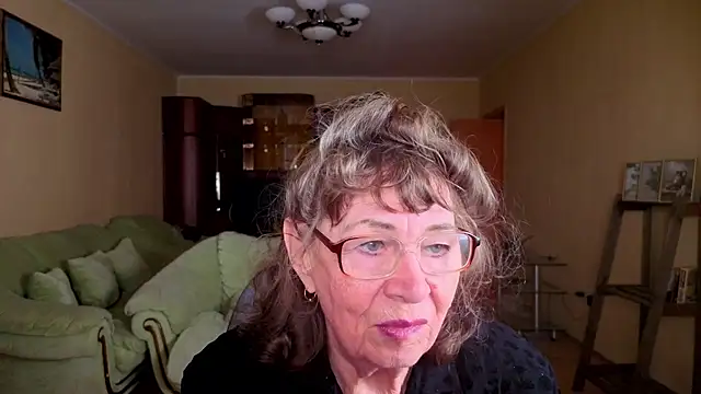 Snapshot of Betty_Brick chatting on January 15, 12:54 pm Betty Brick online show from January 15, 12:54 pm