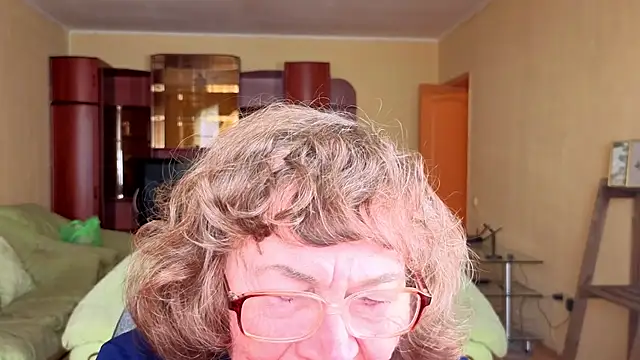 Snapshot of Betty_Brick chatting on January 17, 7:24 am Betty Brick online show from January 17, 7:24 am