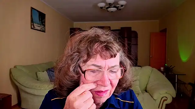 Snapshot of Betty_Brick chatting on January 19, 6:17 am Betty Brick online show from January 19, 6:17 am