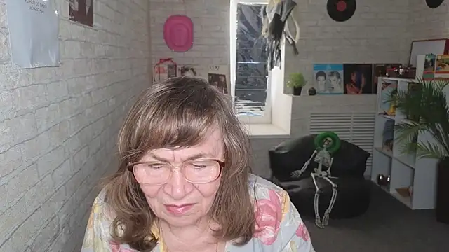 Betty Brick online show from May 21, 2:13 pm