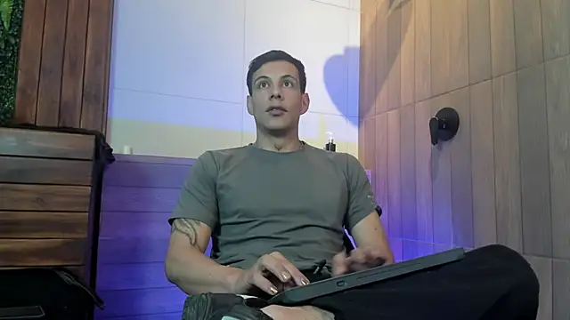 Snapshot of Dustin_Sonne chatting on May 3, 3:34 am Dustin Sonne online show from May 3, 3:34 am