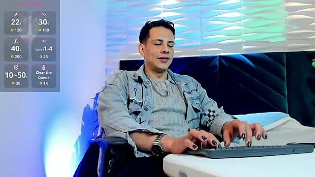 Snapshot of Dustin_Sonne chatting on May 18, 3:46 am Dustin Sonne online show from May 18, 3:46 am