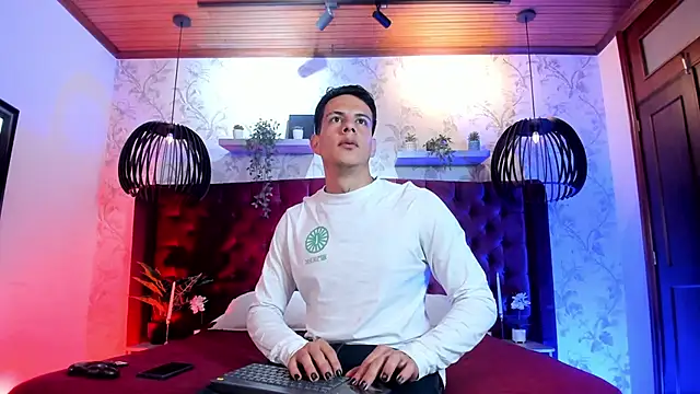 Snapshot of Dustin_Sonne chatting on May 20, 3:34 am Dustin Sonne online show from May 20, 3:34 am
