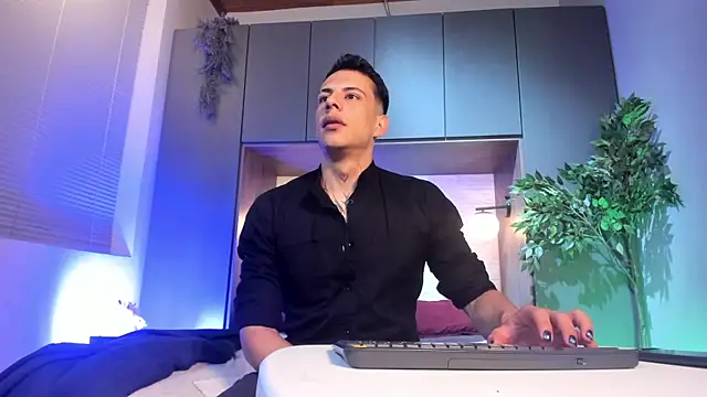Snapshot of Dustin_Sonne chatting on May 29, 3:48 am Dustin Sonne online show from May 29, 3:48 am