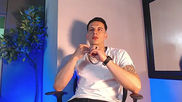 Snapshot of Dustin_Sonne chatting on June 13, 3:37 am Dustin Sonne online show from June 13, 3:37 am