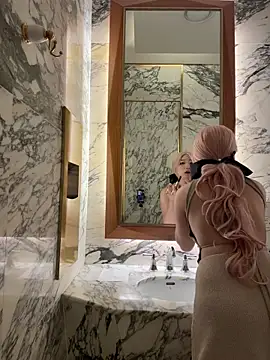 Snapshot of winter11 chatting on September 11, 6:02 am winter11 online show from September 11, 6:02 am