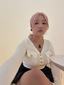 Snapshot of winter11 chatting on September 24, 6:28 am winter11 online show from September 24, 6:28 am