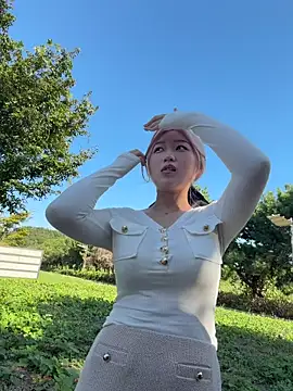 Snapshot of winter11 chatting on October 8, 6:33 am winter11 online show from October 8, 6:33 am