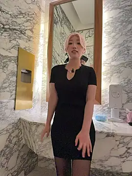 Snapshot of winter11 chatting on November 8, 5:07 am winter11 online show from November 8, 5:07 am