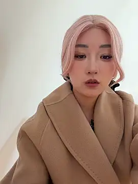 Snapshot of winter11 chatting on December 14, 1:11 am winter11 online show from December 14, 1:11 am