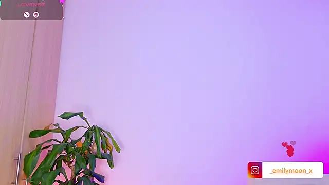 onlyemily  online show from May 1, 12:59 am