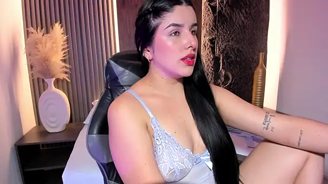 Snapshot of evelin_lopezz chatting on October 30, 2:24 am evelin lopezz online show from October 30, 2:24 am