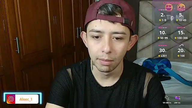 Snapshot of Aleecandrews chatting on October 25, 7:41 pm Aleecandrews online show from October 25, 7:41 pm