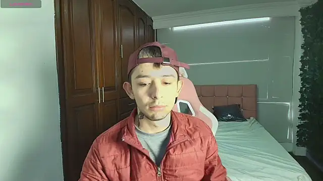 Snapshot of Aleecandrews chatting on October 29, 7:04 pm Aleecandrews online show from October 29, 7:04 pm